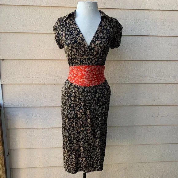 🔥SOLD🔥Diane Von Furstenberg Floral Silk Wrap Dress - Picture 2 of 8